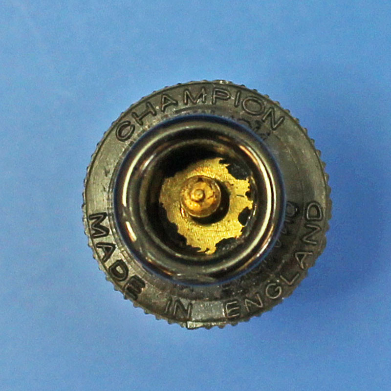 HTC unsuppressed spark plug cap - Champion type